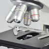 Microscope biologique